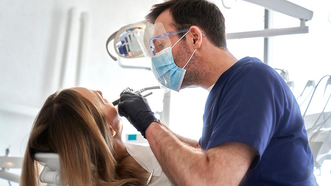 Mắc bệnh về răng miệng có thể báo hiệu vấn đề tim mạch 1 dentist root canal heart health