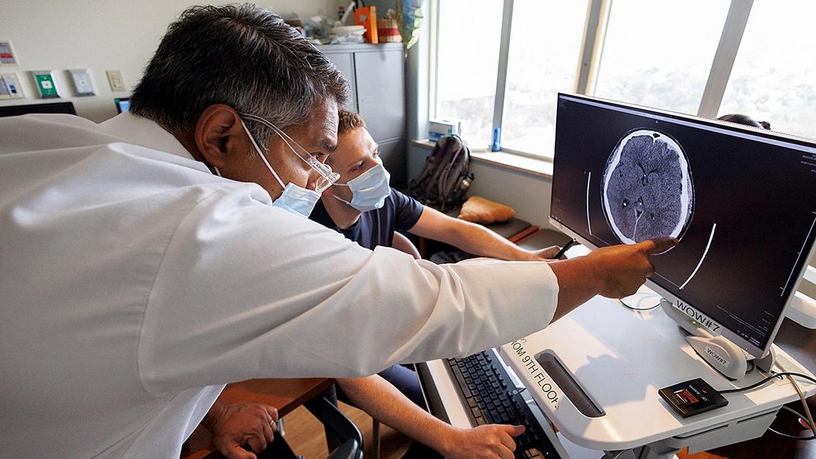 doctor imaging screen