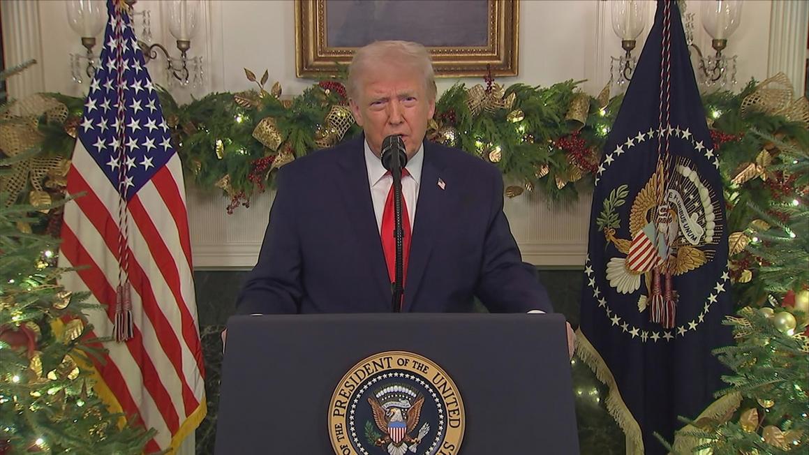 Tổng Thống Donald Trump công bố gói hỗ trợ quân nhân, chỉ trích chính quyền đương nhiệm 3 Tổng Thống Donald Trump công bố gói hỗ trợ quân nhân, chỉ trích chính quyền đương nhiệm