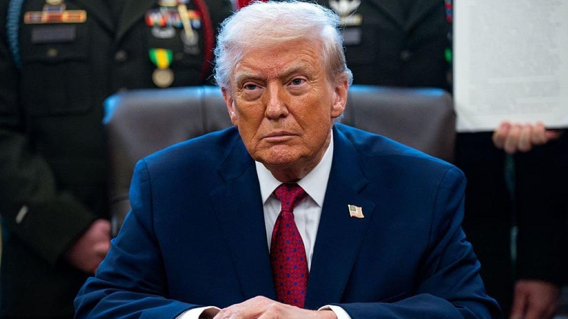 Thượng Viện thông qua dự luật Quốc phòng trị giá 901 tỷ USD 1 donald trump oval office desk 1