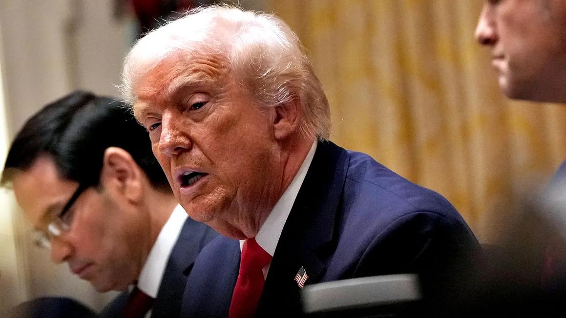 Nước Mỹ Cần Phải Hành Động Nhanh Chóng Để Phát Triển Máy Bay Tàng Hình Thế Hệ Mới 1 donald trump speaking at cabinet meeting