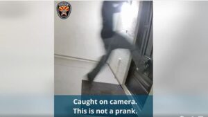 Cảnh sát California Cảnh báo về Trào lưu ‘Door Kick’ trên TikTok