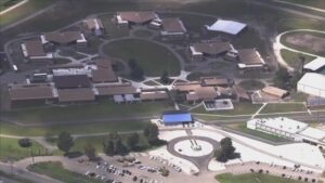 Chính quyền Dublin phản đối việc cải tạo nhà tù cũ thành trại giam ICE