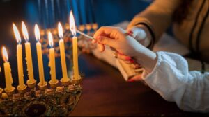 Lễ Hanukkah 2025: Bắt đầu khi nào và cử hành ra sao? 14 Lễ Hanukkah 2025: Bắt đầu khi nào và cử hành ra sao?