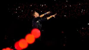 Người phụ nữ trong video ‘Kiss Cam’ tại buổi hòa nhạc Coldplay lần đầu lên tiếng