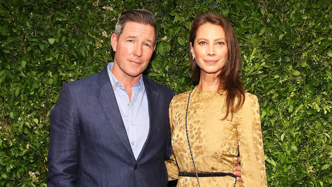 Ed Burns và Bí quyết 'Hai Tuần' Giữ Gìn Hạnh phúc Gia đình 1 ed burns christy turlington marriage story