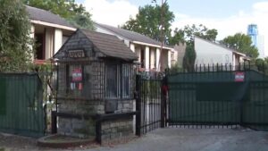 Houston đối mặt với quyết định về các tòa nhà nguy hiểm 4 Houston đối mặt với quyết định về các tòa nhà nguy hiểm