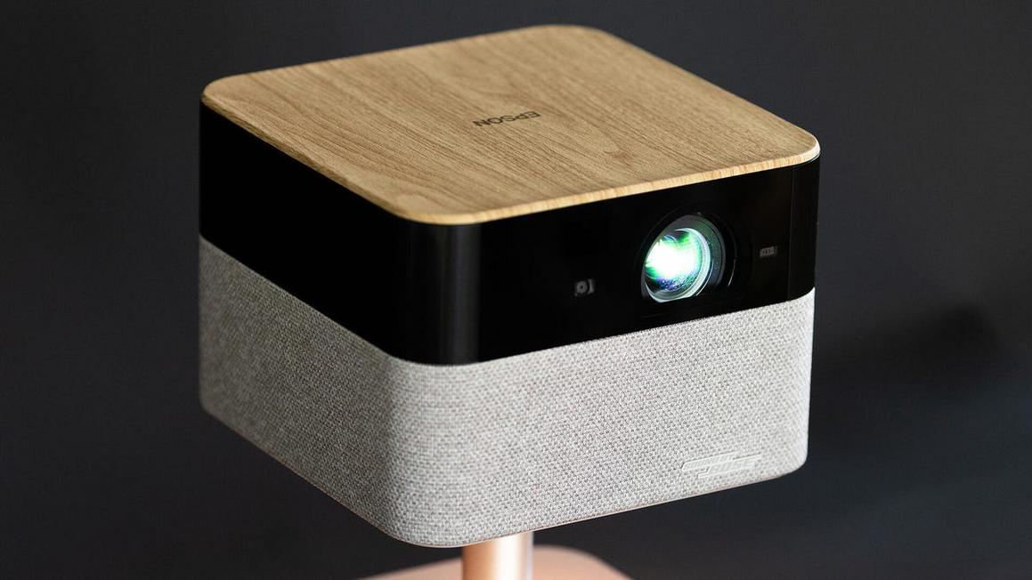 Đánh giá máy chiếu Epson Lifestudio Flex Plus: Đáng yêu như một chiếc đèn 1 epson flex plus 2 of 7