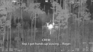 Cha và con trai được giải cứu khỏi đầm lầy Florida đầy cá sấu 36 Cha và con trai được giải cứu khỏi đầm lầy Florida đầy cá sấu