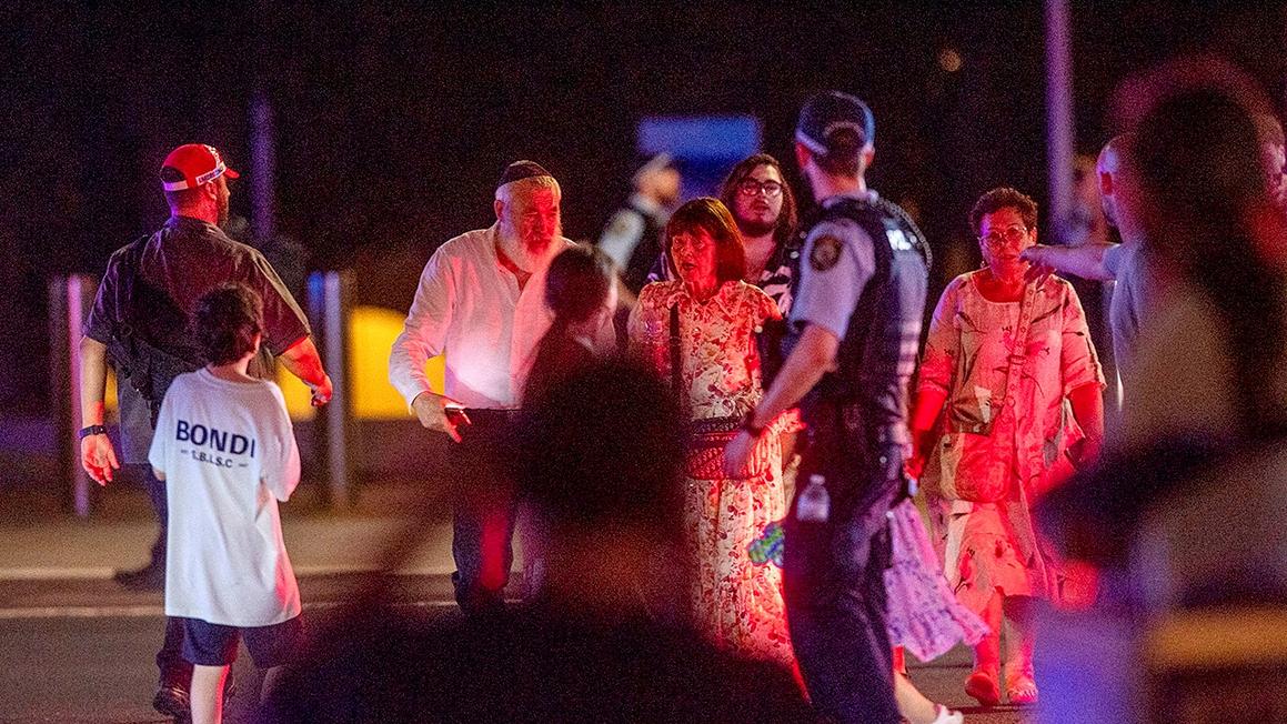 Nhân chứng kể lại 'cảnh hỗn loạn' trong vụ tấn công khủng bố ở Úc 1 eyewitness pandemonium sydney hanukkah terrorist attack
