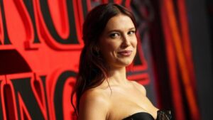 Millie Bobby Brown tiết lộ đổi tên sau khi kết hôn 9 Millie Bobby Brown tiết lộ đổi tên sau khi kết hôn