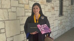 Nữ sinh đại học Texas bị trục xuất về Honduras sau khi bị bắt tại phi trường – Gia đình tố cáo vi phạm quyền 6 Nữ sinh đại học Texas bị trục xuất về Honduras sau khi bị bắt tại phi trường – Gia đình tố cáo vi phạm quyền