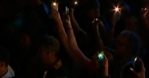 Phút mặc niệm tưởng nhớ các nạn nhân tại bãi biển Bondi