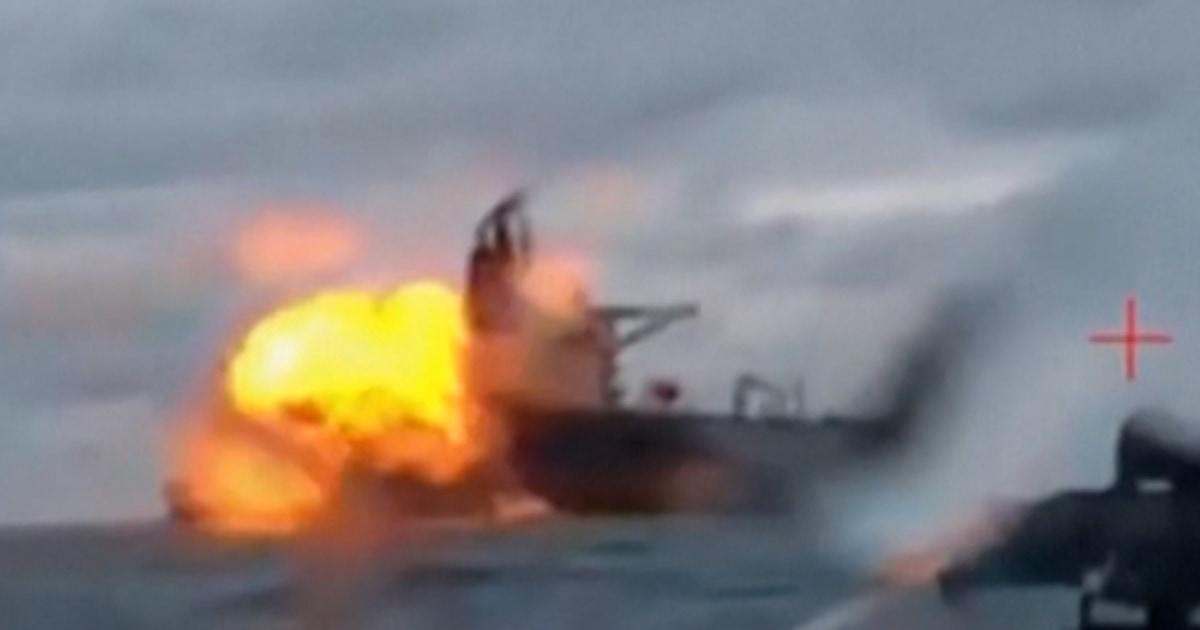 Máy bay không người lái hải quân Ukraine tấn công tàu chở dầu của Nga 1 f vert brk lon droneattack 251210.Still004 1fw9ut