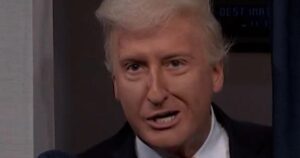 Chương trình 'SNL' nhái Tổng Thống Donald Trump về vụ tịch thu tàu chở dầu 5 Chương trình ‘SNL’ nhái Tổng Thống Donald Trump về vụ tịch thu tàu chở dầu