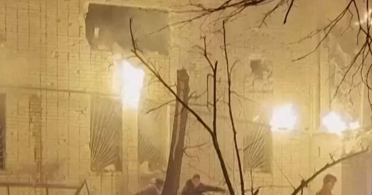 Nga tấn công một tòa nhà chung cư ở Ukraine 1 f vert brk sumy strikes 251208.00 00 05 23.Still002 qqo92r