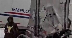 Tuyết đầu mùa ở vùng Đông Bắc mang lại niềm vui mùa đông và hỗn loạn giao thông 18 Tuyết đầu mùa ở vùng Đông Bắc mang lại niềm vui mùa đông và hỗn loạn giao thông