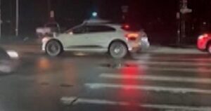 Xe Waymo Tê Liệt Vì Mất Điện Ở Vùng Vịnh