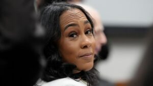 Công tố viên Fani Willis bảo vệ cuộc điều tra bầu cử năm 2020 trước Thượng viện Georgia 16 Công tố viên Fani Willis bảo vệ cuộc điều tra bầu cử năm 2020 trước Thượng viện Georgia