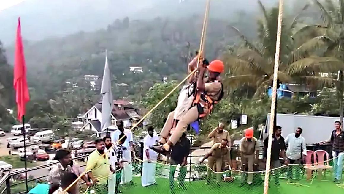 firefighter rescues guests from sky dining