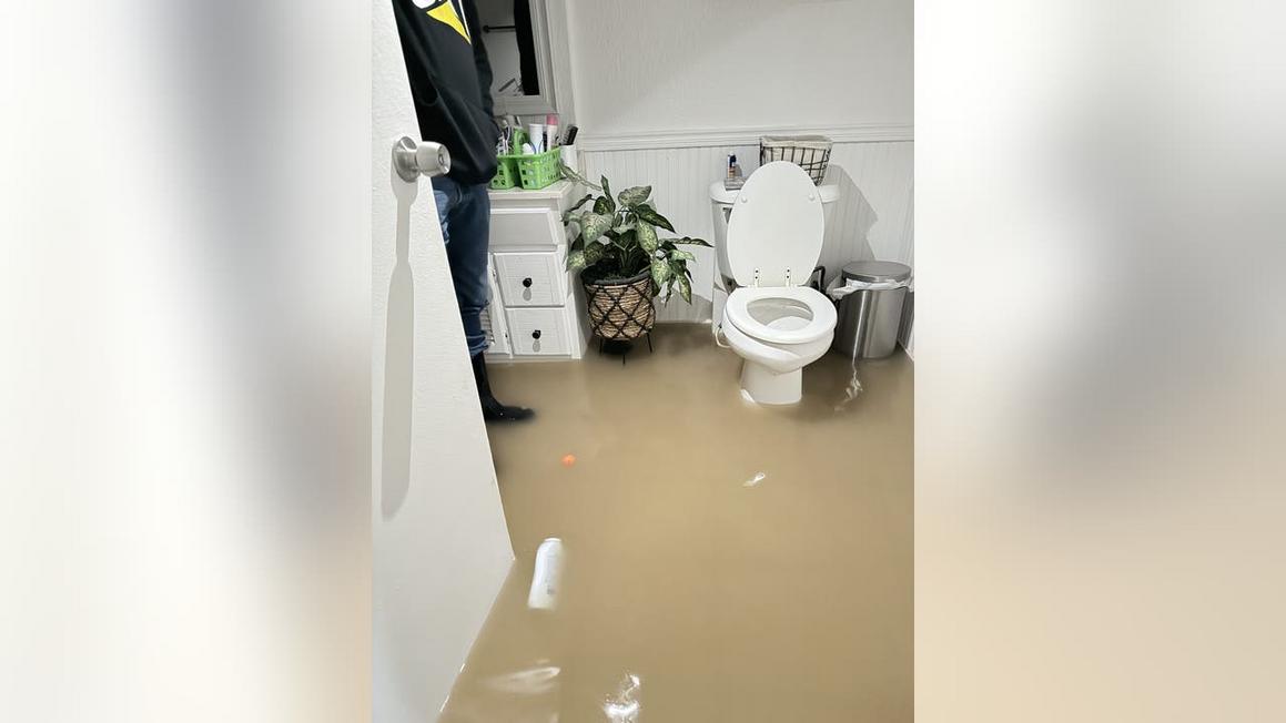 Cư dân Burlington, WA vẫn phải sơ tán vì lũ lụt 1 flooded home 3 scaled 1