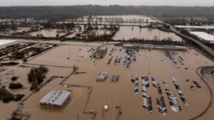 Cảnh báo lũ quét, sơ tán tại ngoại ô Seattle do vỡ đê 32 Cảnh báo lũ quét, sơ tán tại ngoại ô Seattle do vỡ đê