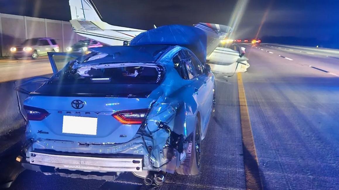 Máy bay rơi xuống xa lộ Florida sau khi gặp trục trặc động cơ 1 florida plane crash freeway 001