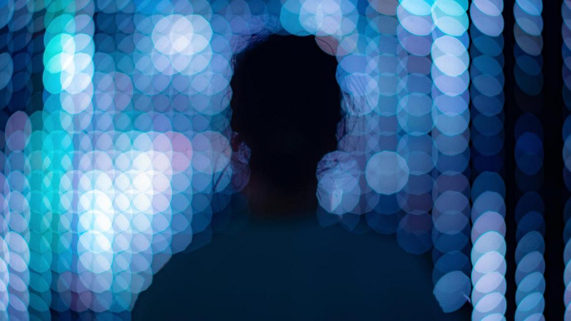 Cảnh Báo: Đừng 'Nhân Cách Hóa' AI, Vì Sao? 1 gettyimages 2170273841