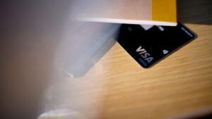 BBB Cảnh Báo Người Tiêu Dùng Về Các Vụ Lừa Đảo Tap-to-Pay Mùa Lễ Hội 2 BBB Cảnh Báo Người Tiêu Dùng Về Các Vụ Lừa Đảo Tap-to-Pay Mùa Lễ Hội