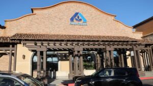 Mở Cửa Ngày Giáng Sinh 2025 Tại California: Những Cửa Hàng và Nhà Hàng Nào Mở Cửa?