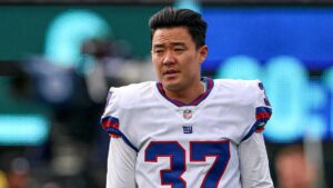 Kicker Younghoe Koo của Giants đưa ra lời giải thích kỳ lạ về cú sút hỏng ăn trong trận thua Patriots 4 Kicker Younghoe Koo của Giants đưa ra lời giải thích kỳ lạ về cú sút hỏng ăn trong trận thua Patriots