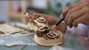 Gợi ý quà tặng cho người lớn thích lắp ráp: Bộ xếp hình, câu đố gỗ 3D và mô hình mini 3 Gợi ý quà tặng cho người lớn thích lắp ráp: Bộ xếp hình, câu đố gỗ 3D và mô hình mini