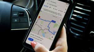 Ứng dụng tìm xe trong bãi đậu xe: Google Maps và Apple Maps