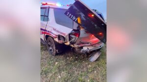 Xe tuần tra của Cảnh sát Hạt Harris bị xe khác tông 35 Xe tuần tra của Cảnh sát Hạt Harris bị xe khác tông