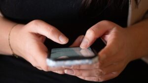 Cảnh báo lừa đảo dịp lễ: Đừng sập bẫy tin nhắn giả mạo!