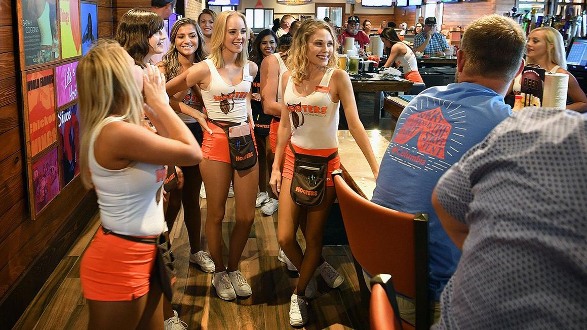 hooters waitresses in wichita falls