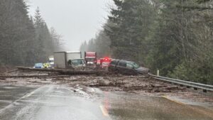 Lở đất gây tắc nghẽn giao thông trên xa lộ I-90 và Stevens Pass 19 Lở đất gây tắc nghẽn giao thông trên xa lộ I-90 và Stevens Pass