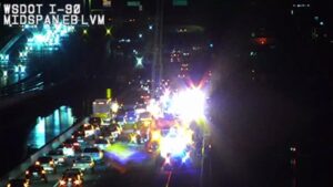 Người được cứu khỏi Hồ Washington gần Cầu I-90