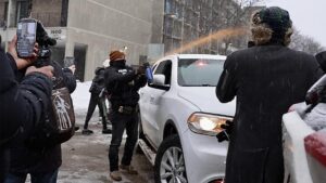 Cảnh sát trưởng Minneapolis chỉ trích ICE vì hành động bắt giữ gây phẫn nộ 13 Cảnh sát trưởng Minneapolis chỉ trích ICE vì hành động bắt giữ gây phẫn nộ