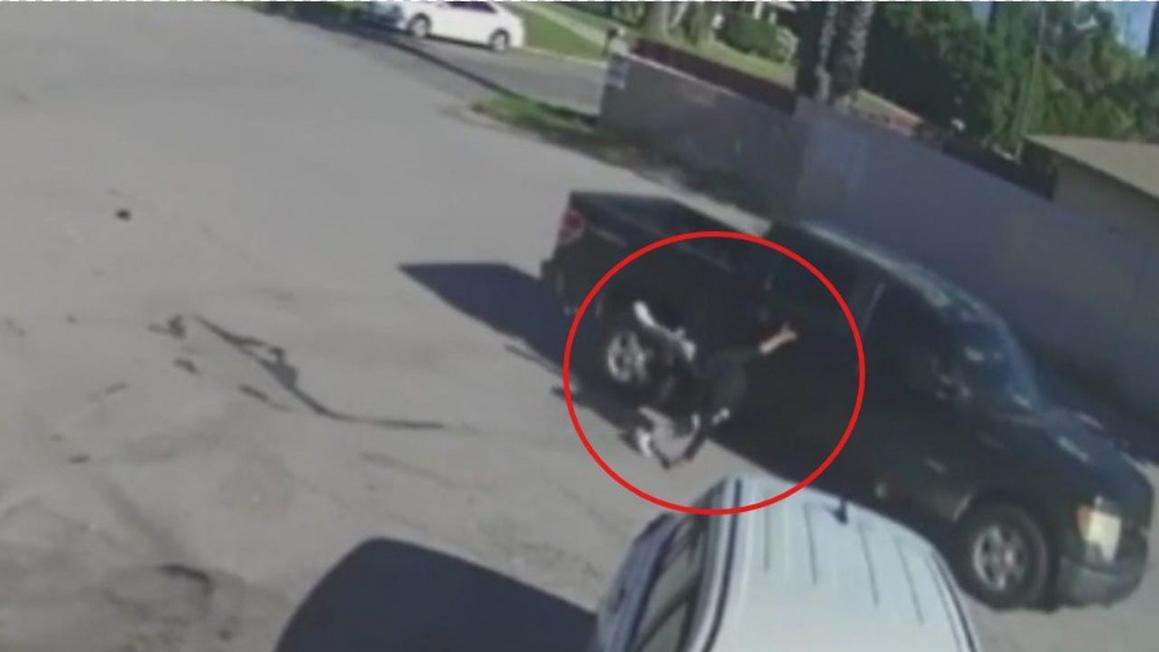 Người bán hàng rong ở Rialto bị xe tuần tra biên giới đụng phải, DHS lên tiếng 1 ice truck