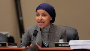 Dân biểu Ilhan Omar so sánh phát biểu về người nhập cư của Stephen Miller với Đức Quốc Xã 2 Dân biểu Ilhan Omar so sánh phát biểu về người nhập cư của Stephen Miller với Đức Quốc Xã