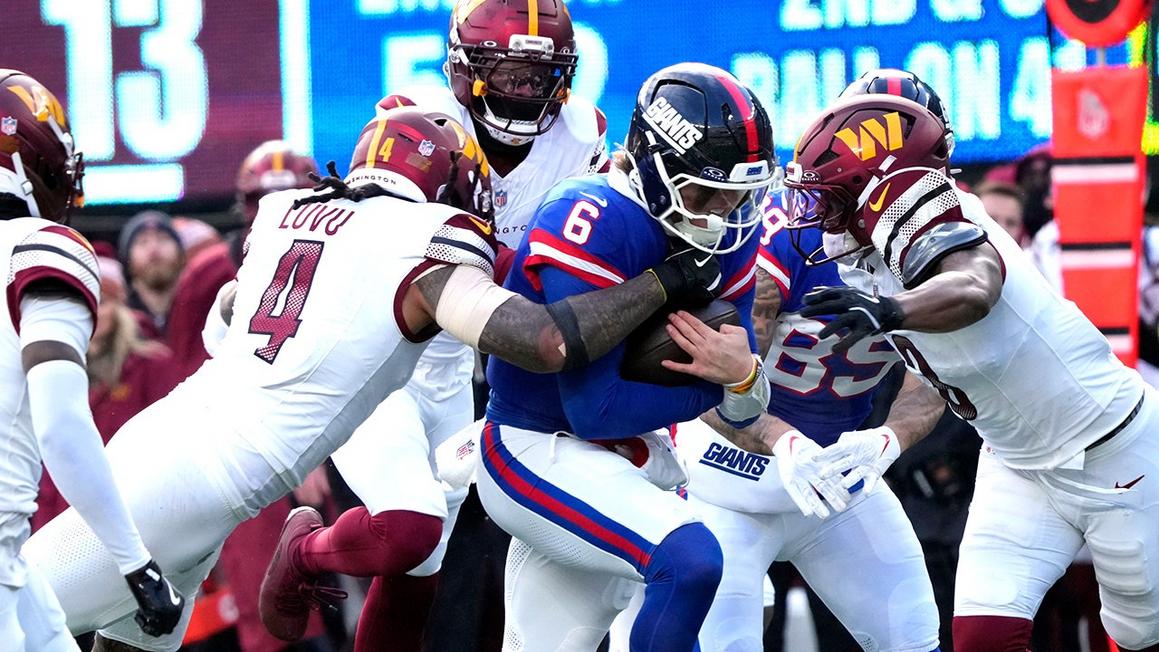 Huấn luyện viên Commanders chỉ đạo 'tấn công' tân binh Jaxson Dart 1 jaxson dart 121825