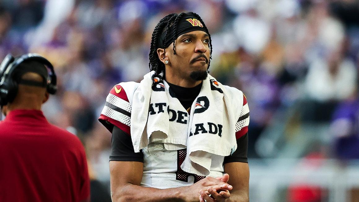 Các trận đấu bóng bầu dục dịp Giáng Sinh mất đi 'sức hút' vì chấn thương của các cầu thủ ngôi sao 1 jayden daniels shut down 1 1