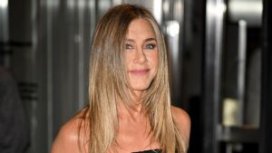 Jennifer Aniston khoe ảnh Giáng Sinh đầu tiên với bạn trai Jim Curtis