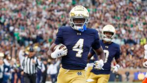 Ngôi sao Notre Dame 'đã quên' chuyện bị loại khỏi Playoffs, hy vọng đoạt Heisman 5 Ngôi sao Notre Dame ‘đã quên’ chuyện bị loại khỏi Playoffs, hy vọng đoạt Heisman