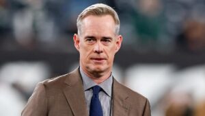 ESPN's Joe Buck chỉ trích trọng tài NFL vì lỗi không được gọi trong trận thua của Rams 17 ESPN’s Joe Buck chỉ trích trọng tài NFL vì lỗi không được gọi trong trận thua của Rams