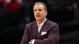 Huấn luyện viên John Calipari chỉ trích NCAA vì để cầu thủ NBA thi đấu ở giải sinh viên