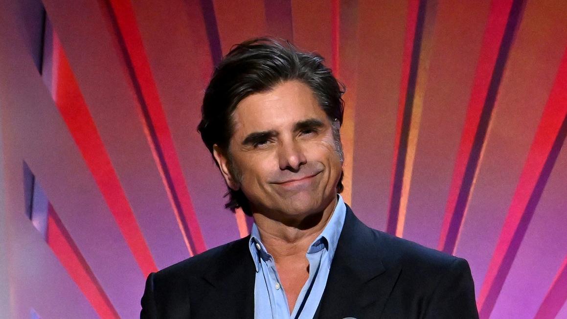 John Stamos đóng phim 'Hunting Wives' và vợ lo ngại cảnh nóng 1 john stamos speaks
