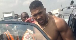 Võ sĩ Anthony Joshua ổn định sau tai nạn xe hơi chết người