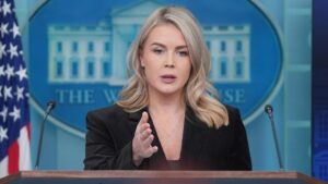 Mẹ của cháu gái thư ký báo chí Tòa Bạch Ốc được lệnh thả khỏi trại giam di trú 5 Mẹ của cháu gái thư ký báo chí Tòa Bạch Ốc được lệnh thả khỏi trại giam di trú